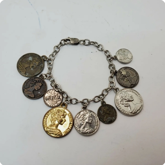Vintage Queen Elizabeth II 1981 Australia Coin Charm bracelet - Picture 2 of 8